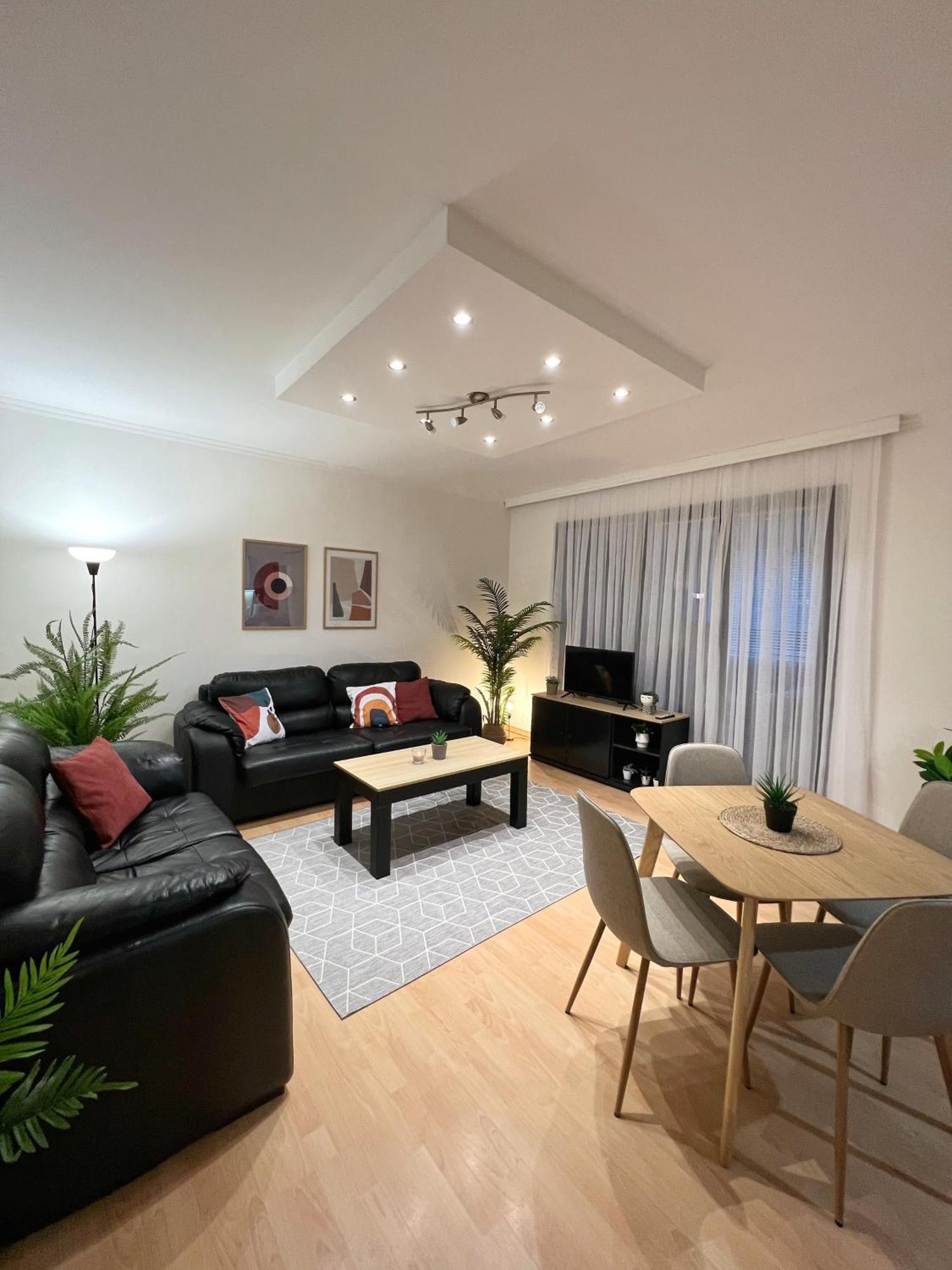 Charming 2 Bedroom Apartment Skopie Exterior foto